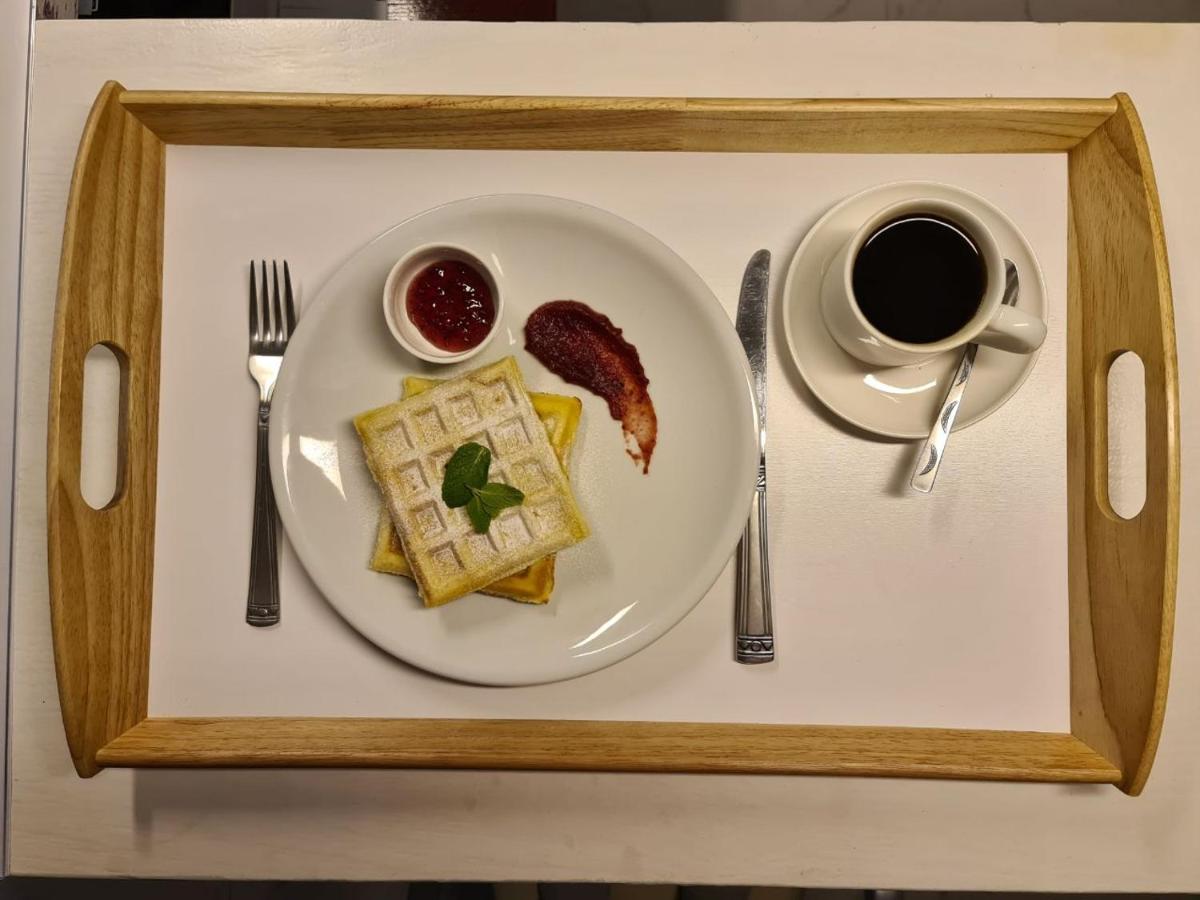 Mika City Hotel Алма Ата Екстериор снимка