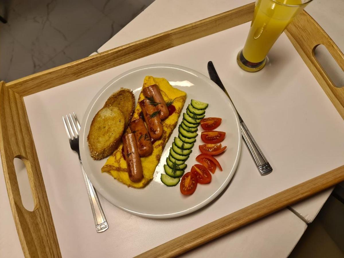 Mika City Hotel Алма Ата Екстериор снимка