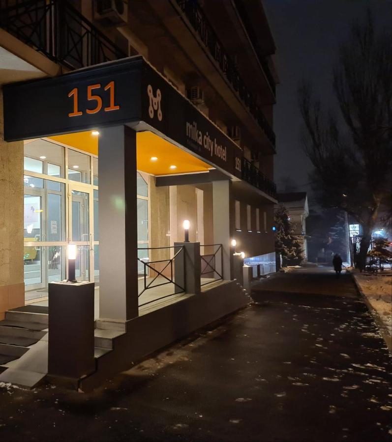 Mika City Hotel Алма Ата Екстериор снимка