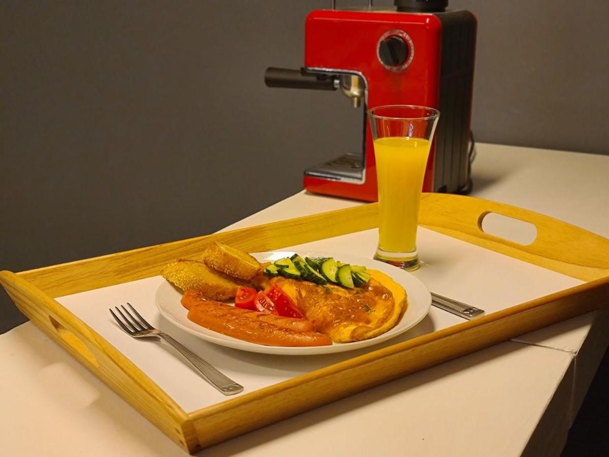 Mika City Hotel Алма Ата Екстериор снимка