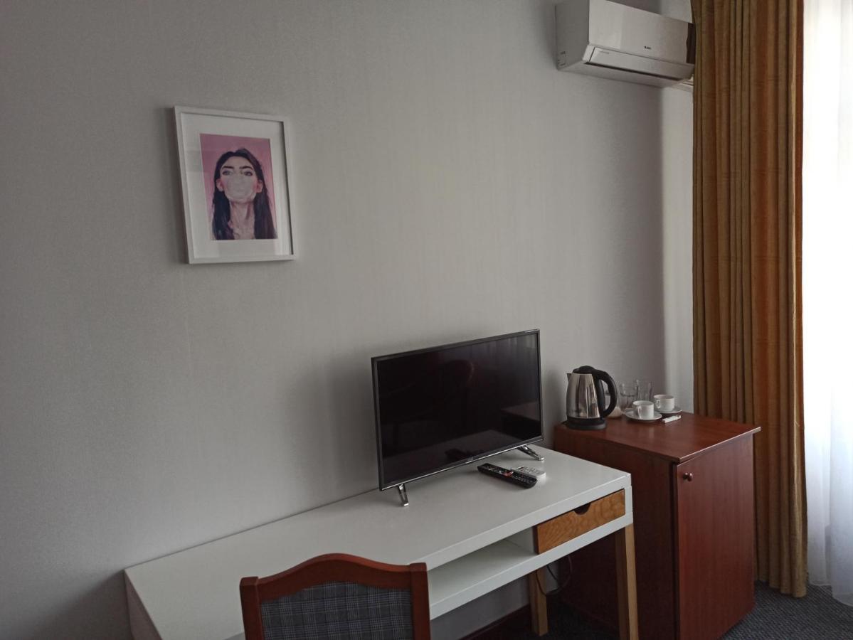 Mika City Hotel Алма Ата Екстериор снимка