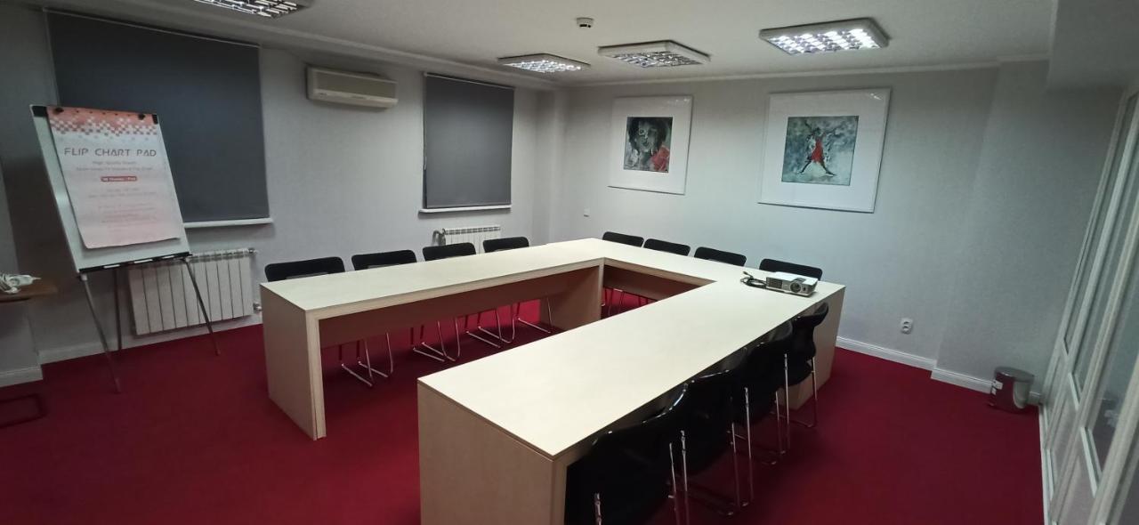 Mika City Hotel Алма Ата Екстериор снимка