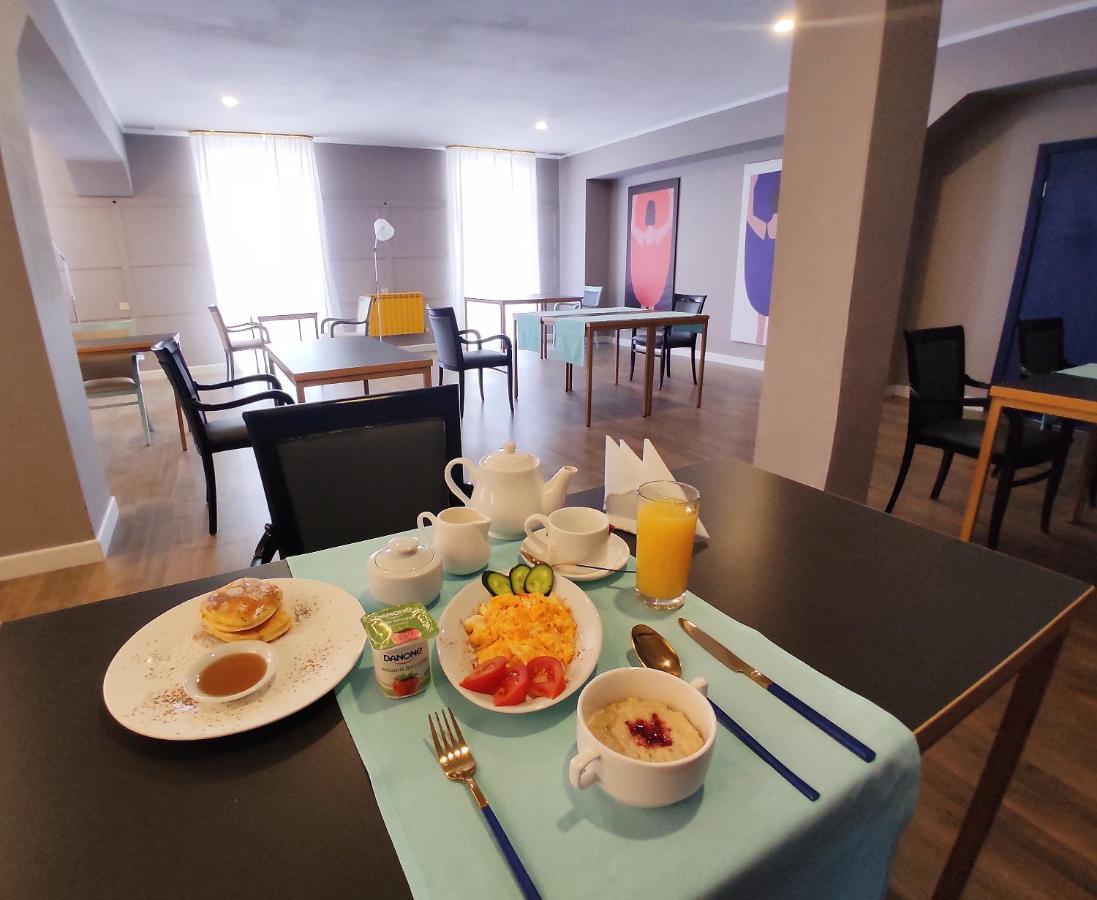 Mika City Hotel Алма Ата Екстериор снимка
