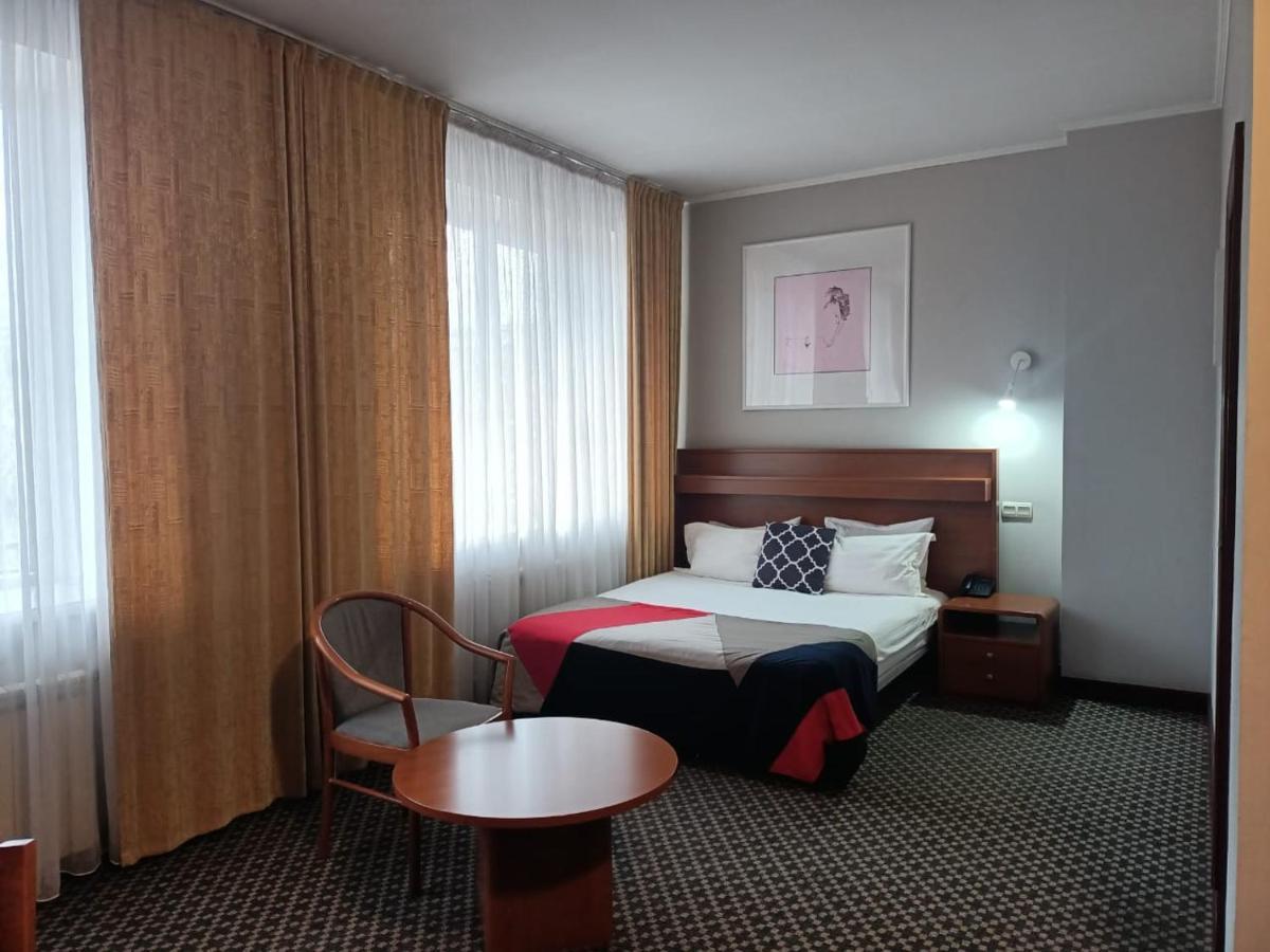 Mika City Hotel Алма Ата Екстериор снимка