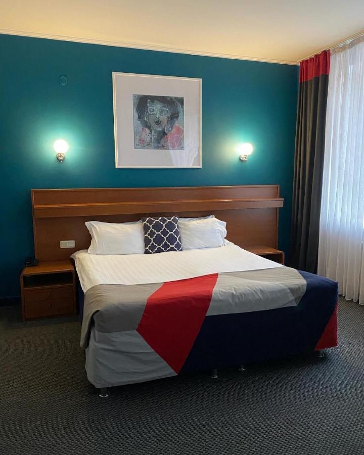 Mika City Hotel Алма Ата Екстериор снимка
