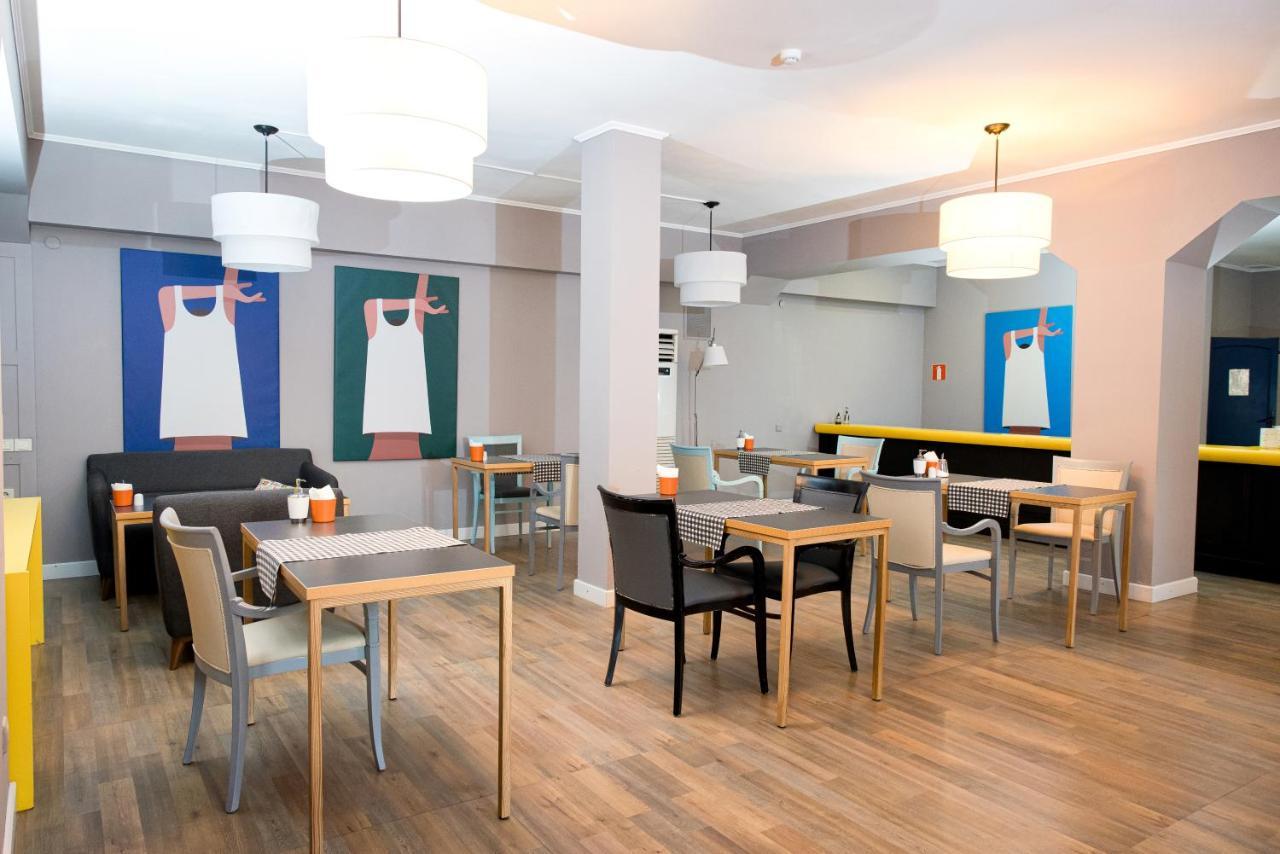 Mika City Hotel Алма Ата Екстериор снимка