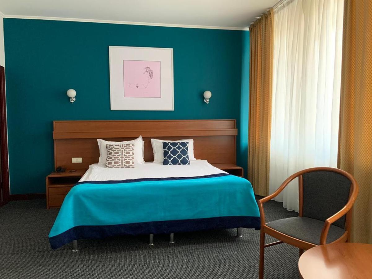 Mika City Hotel Алма Ата Екстериор снимка