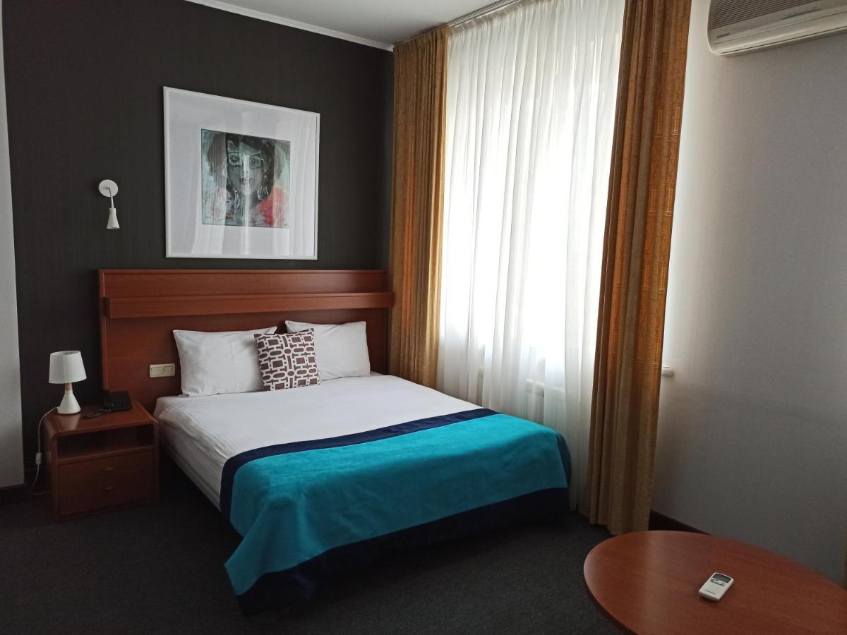 Mika City Hotel Алма Ата Екстериор снимка